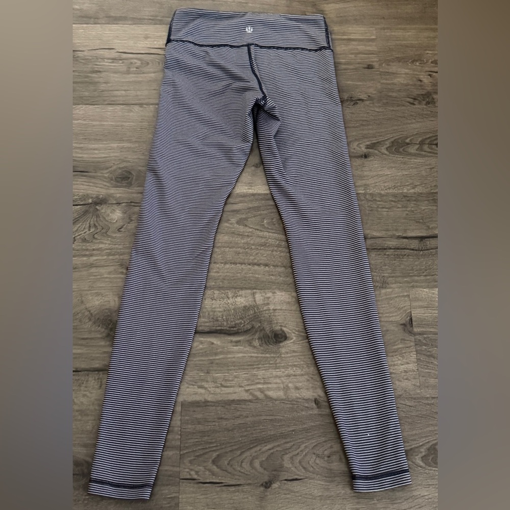 Lululemon Athletica Striped Black and White Leggings Sz 4 VGUC‎
